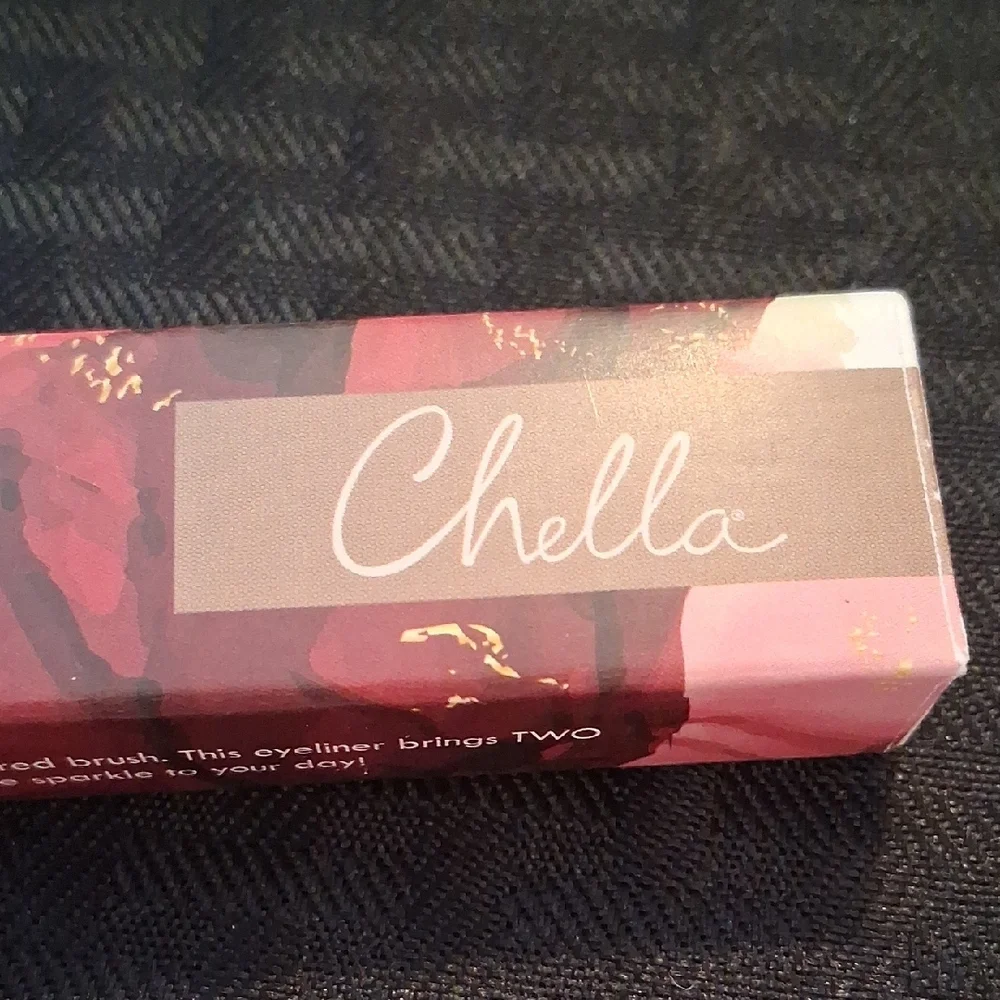 CHELLA Dual-Ended Liquid Eye Liner Pearl — Black and Blue All In One.